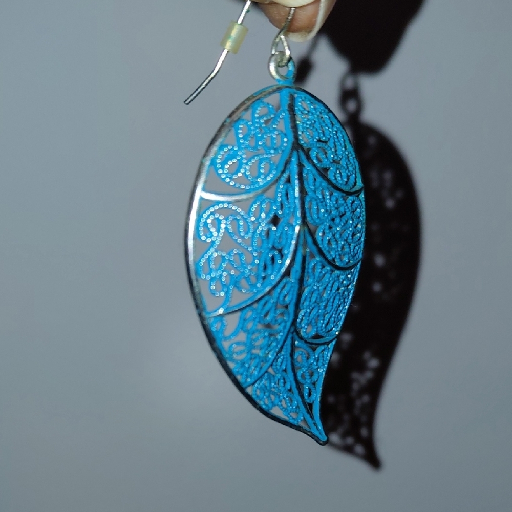 Elegant Blue Leaf Earrings - Picture 2 of 2